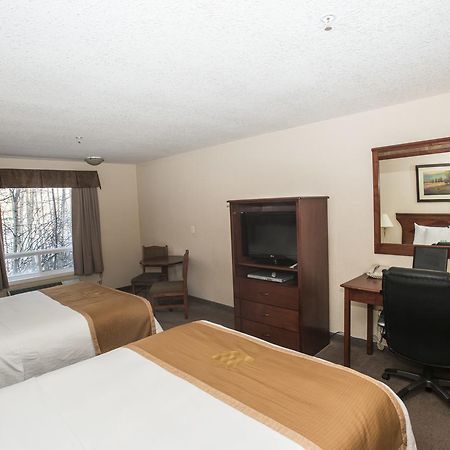 Lakeview Inns & Suites - Chetwynd エクステリア 写真
