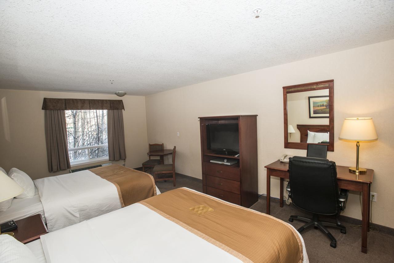 Lakeview Inns & Suites - Chetwynd エクステリア 写真