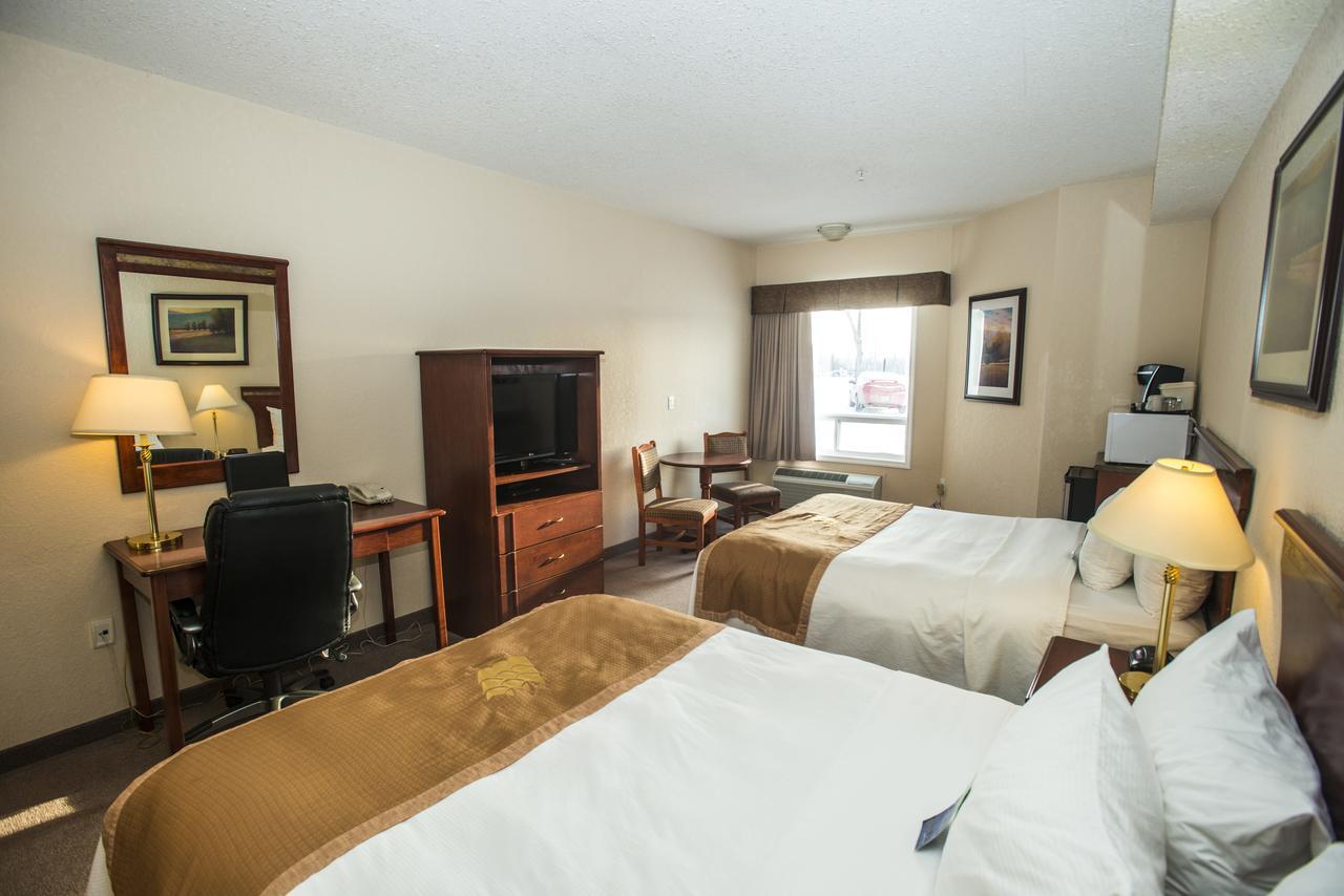 Lakeview Inns & Suites - Chetwynd エクステリア 写真