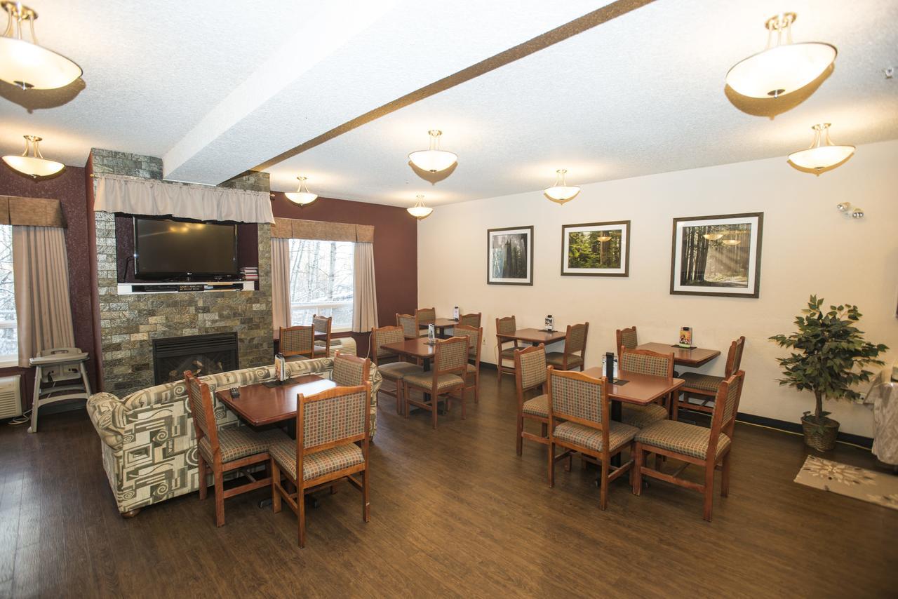 Lakeview Inns & Suites - Chetwynd エクステリア 写真