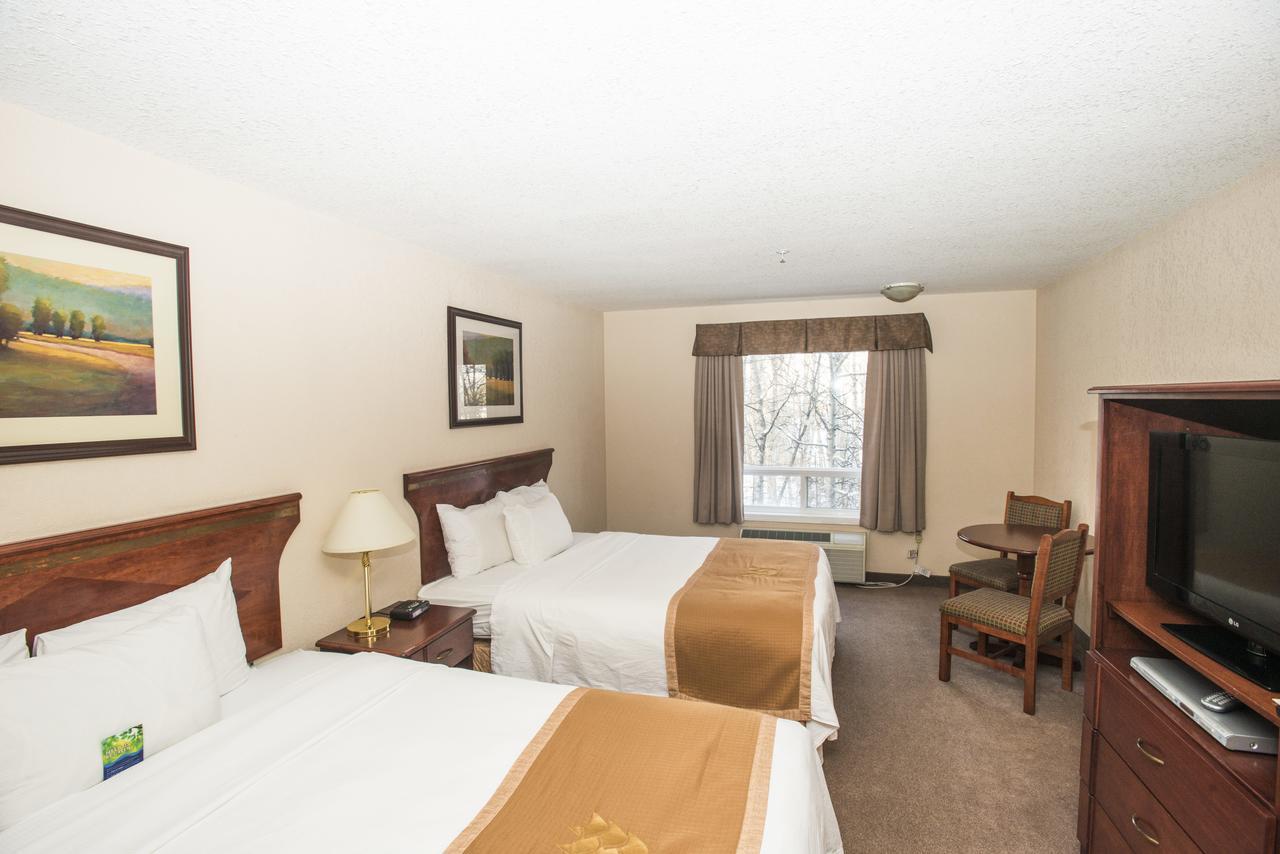 Lakeview Inns & Suites - Chetwynd エクステリア 写真