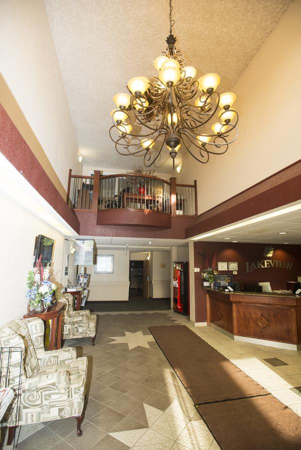 Lakeview Inns & Suites - Chetwynd エクステリア 写真