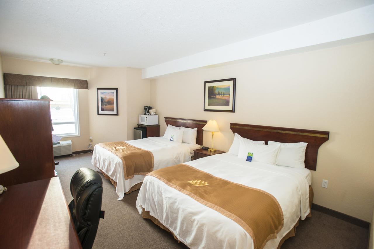 Lakeview Inns & Suites - Chetwynd エクステリア 写真
