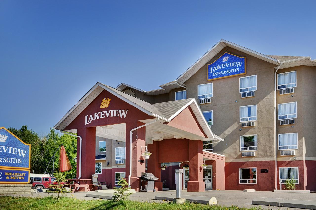 Lakeview Inns & Suites - Chetwynd エクステリア 写真