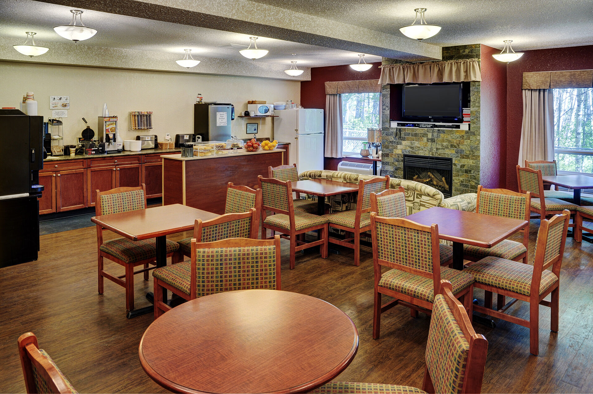 Lakeview Inns & Suites - Chetwynd エクステリア 写真